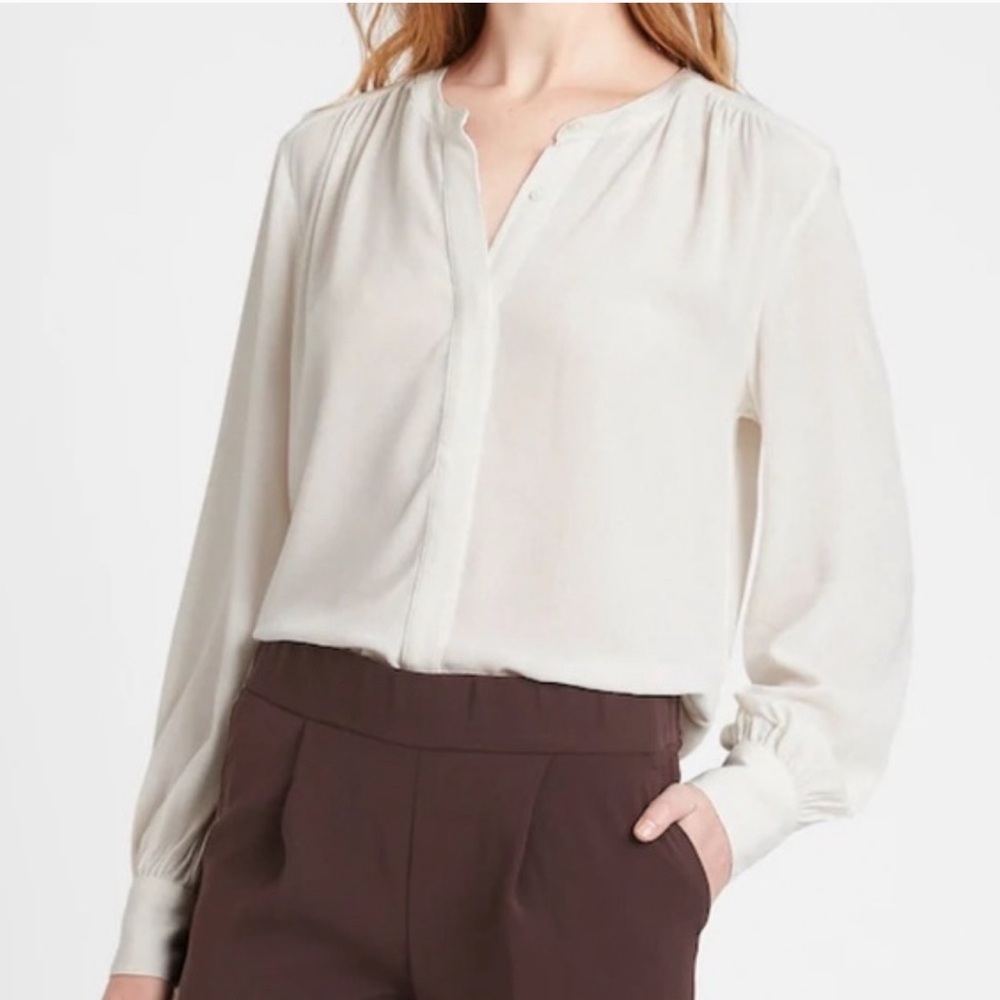 🌺 2/$20 Banana Republic ECOVERO Balloon Sleeve Blouse cream size small petite
